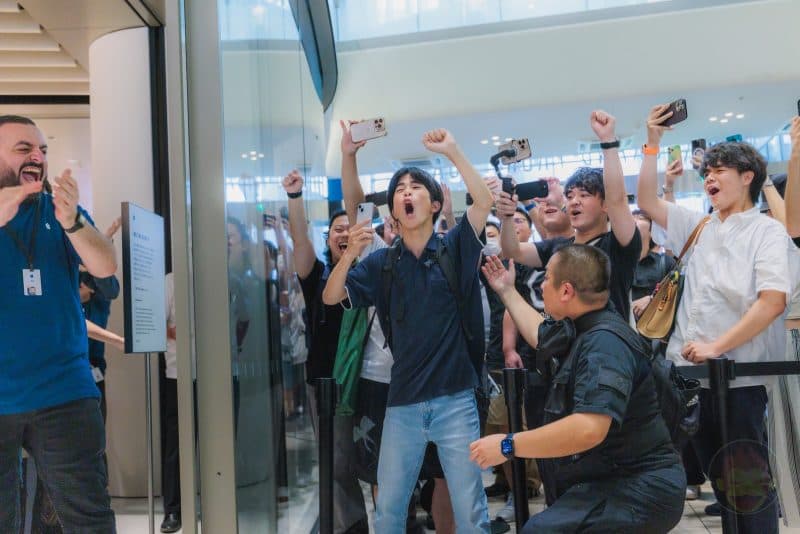 Apple梅田に2,000人が殺到！グランドオープンの熱狂現場を写真で完全レポート