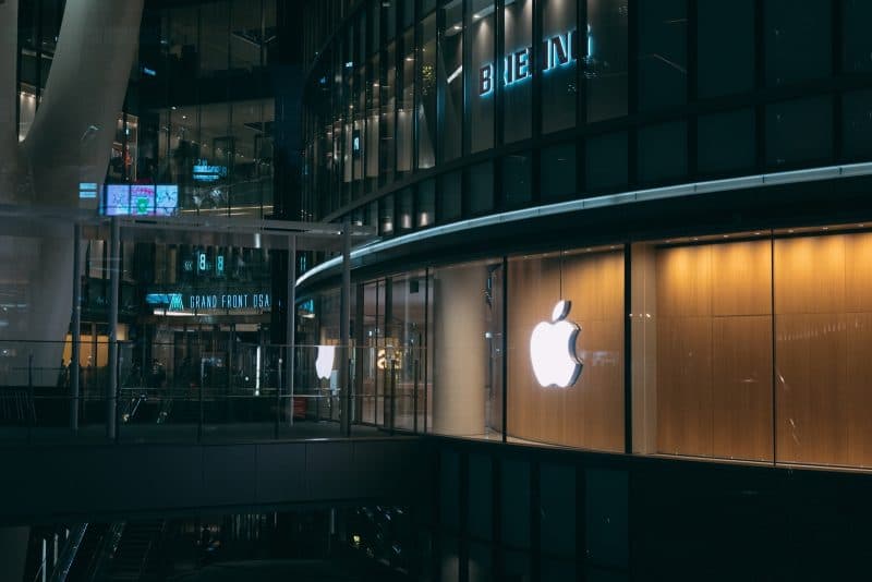 Apple梅田、あと1時間半でグランドオープン。「オープン待ち徹夜組」の先頭集団はどんな人達なの？